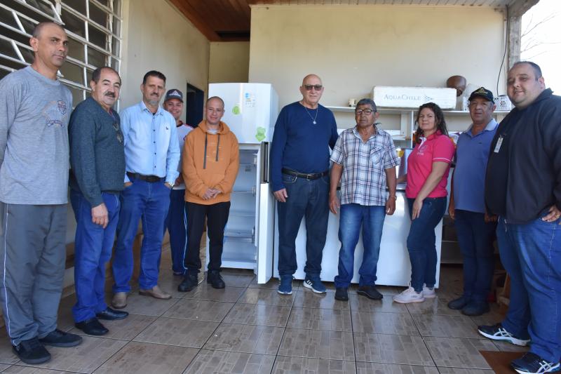 Câmara entrega kit de utensílios e eletrodomésticos ao Esquadrão Resgate